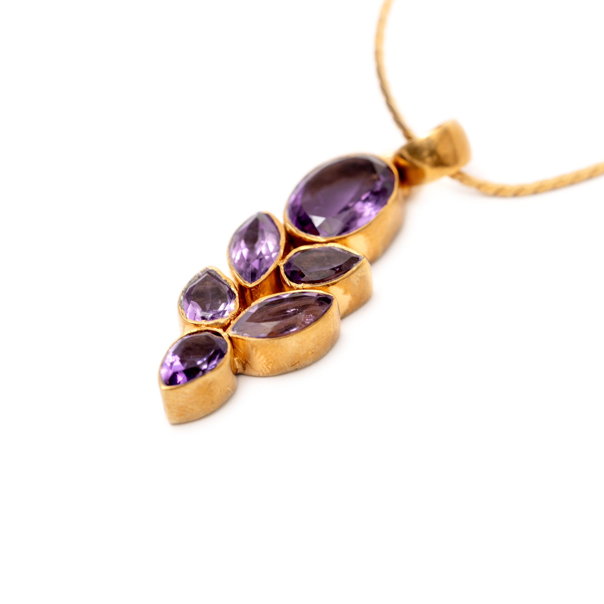 Amethyst Allure Pendant - One stones and leaf pattern